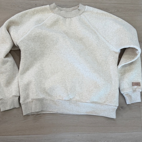 UGG Classic Crewneck Sweatshirt Women’s Small Tan Oversized Fleece - Picture 2 of 9